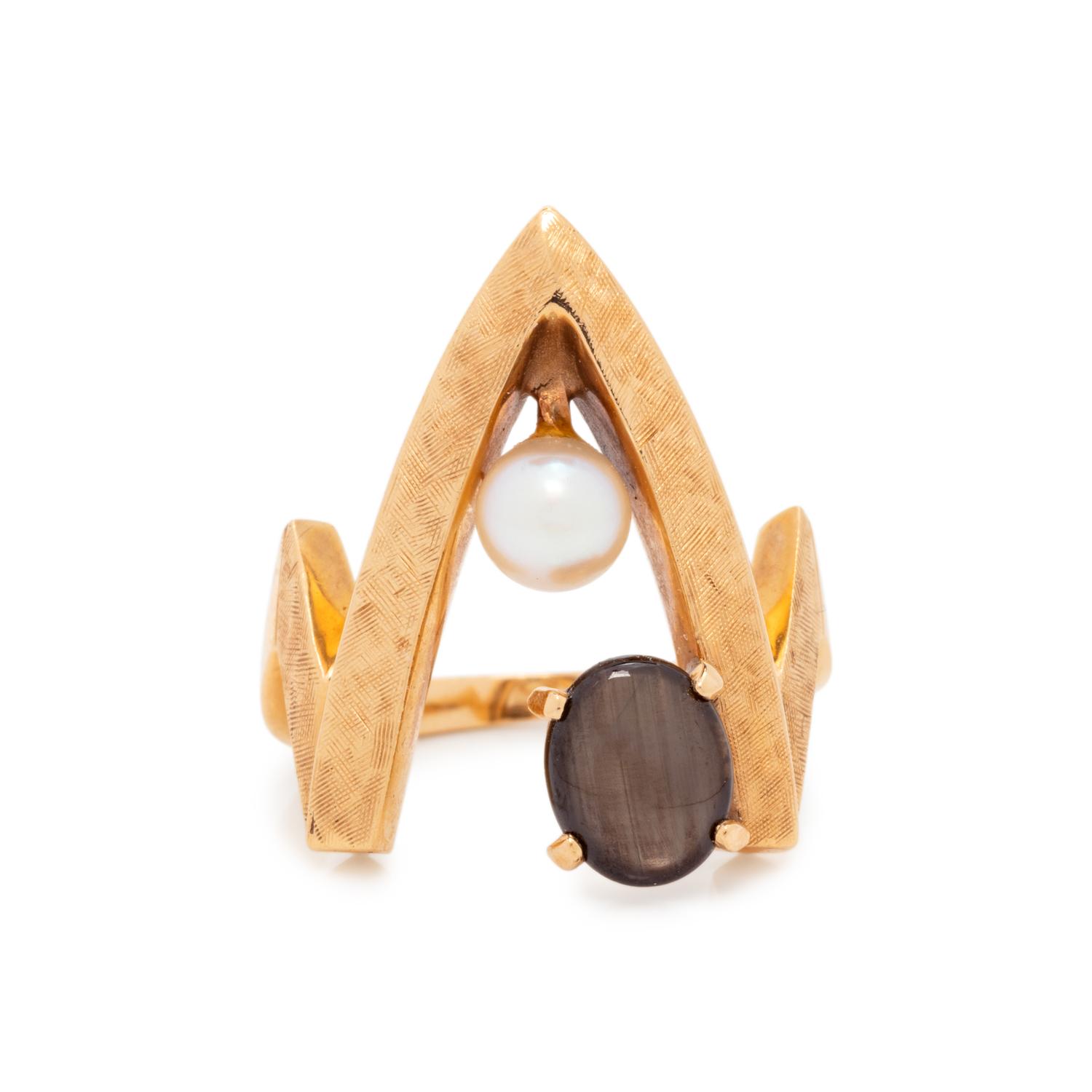 STAR SAPPHIRE AND CULTURED PEARL RING