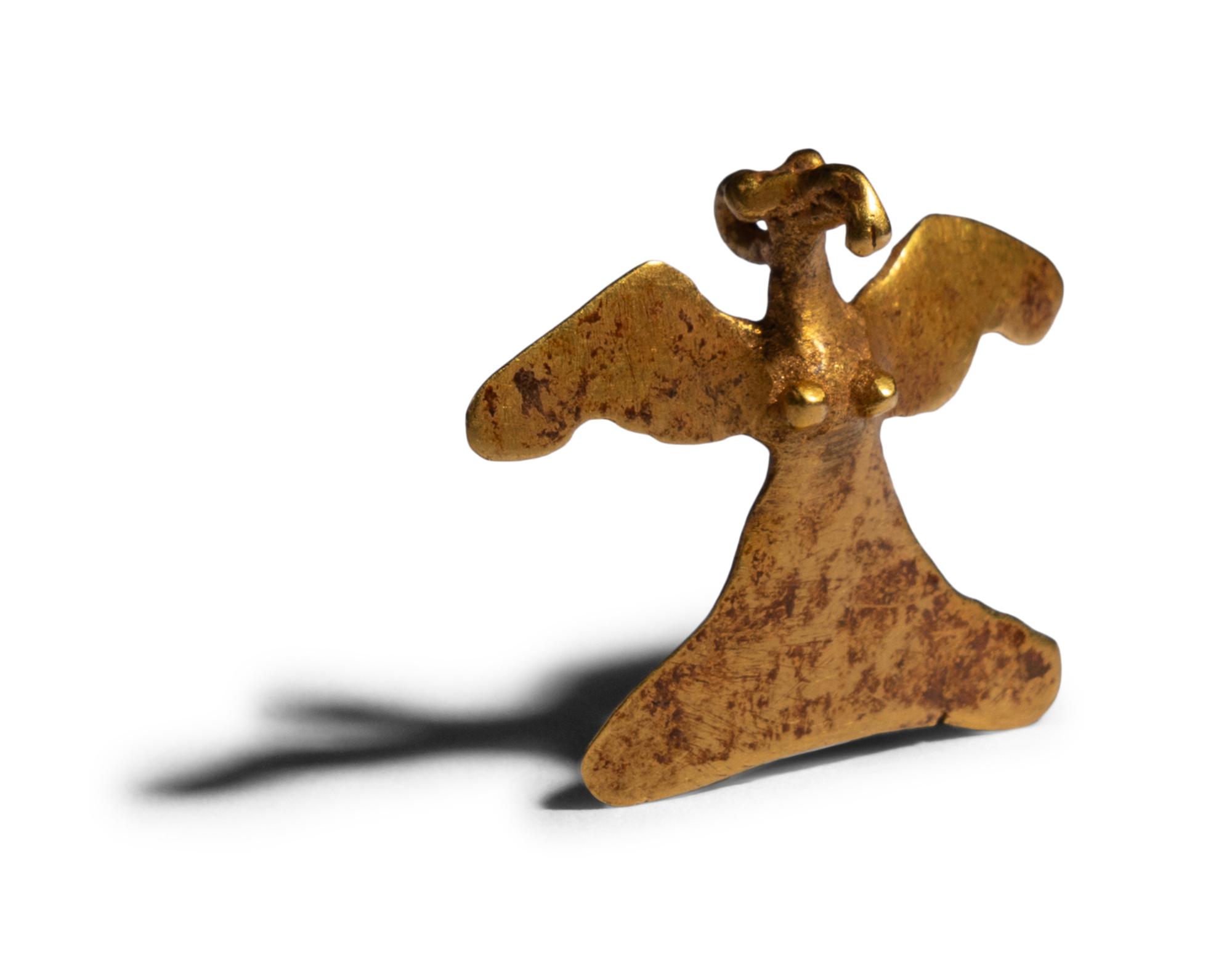 A Costa Rican Gold Avian Pendant