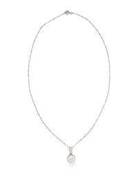 DIAMOND PENDANT NECKLACE