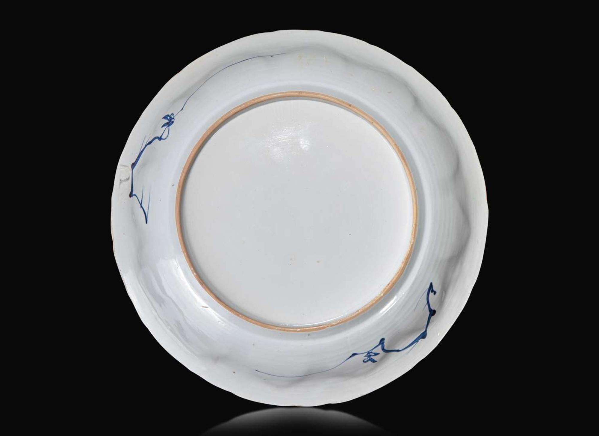 A Chinese blue and white porcelain charger, Qing dynasty, Kangxi period 青花人物大盤 清 康熙