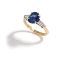 SAPPHIRE AND DIAMOND RING