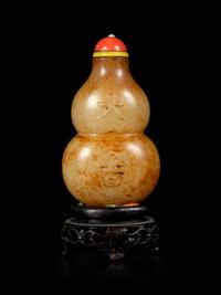 A Russet and Celadon Jade Double-Gourd Form Snuff Bottle