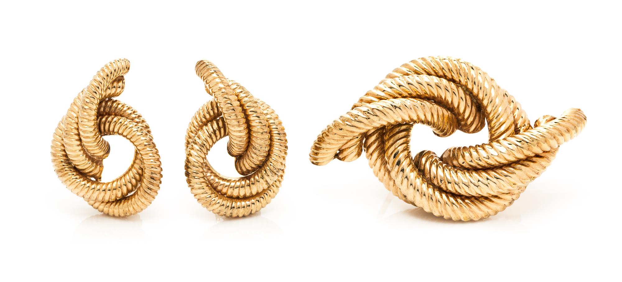 A 14 Karat Rose Gold Knot Motif Demi Parure, 17.50 dwts.