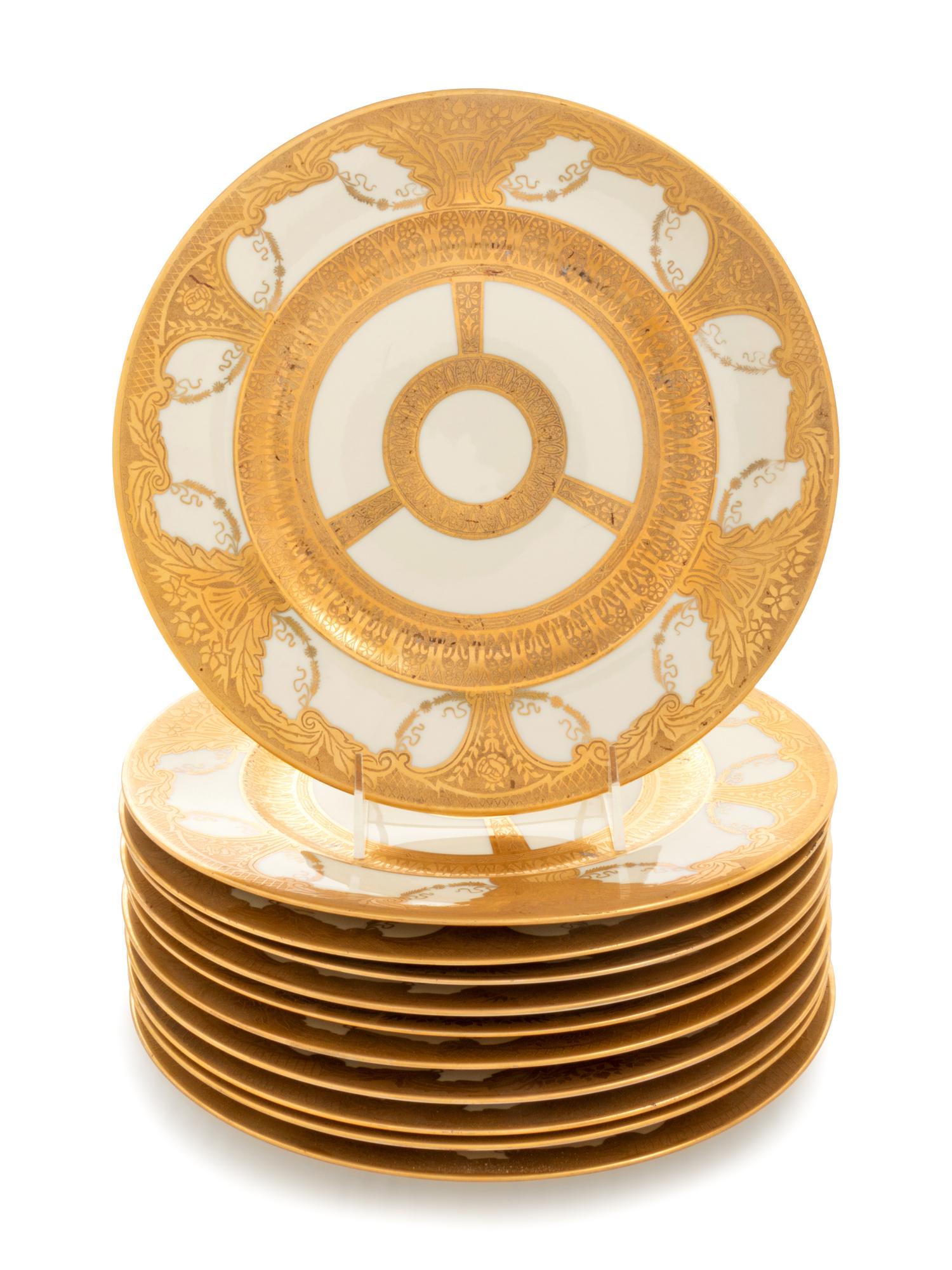 A Set of Eleven Bavarian Hutschenreuther Parcel Gilt Porcelain Service Plates
