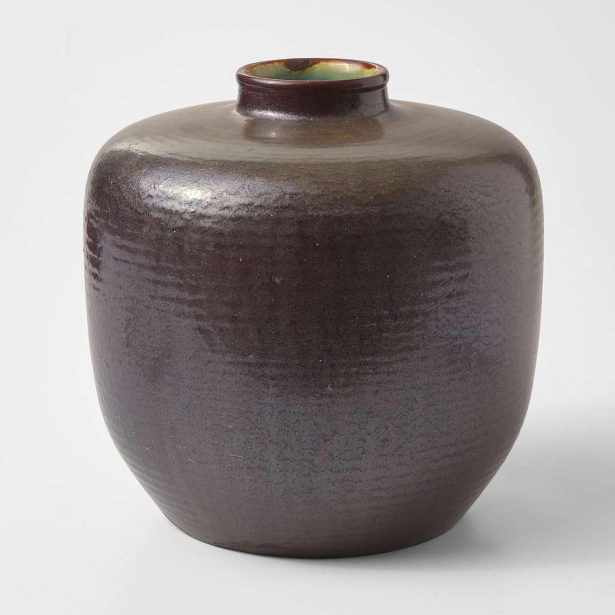 A Wedgwood Norman Wilson (1902-1985) Unique Ware Vase UK, 1960s