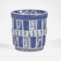 A pair of Chinese blue and white porcelain baluster vases and covers 青花带盖观音瓶一对 Kangxi period ???