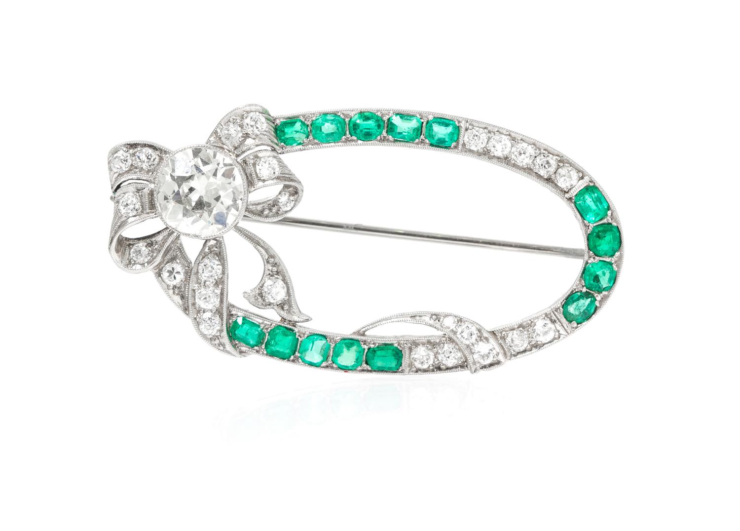 An Edwardian Platinum, Diamond, and Emerald Brooch, 7.20 dwts.