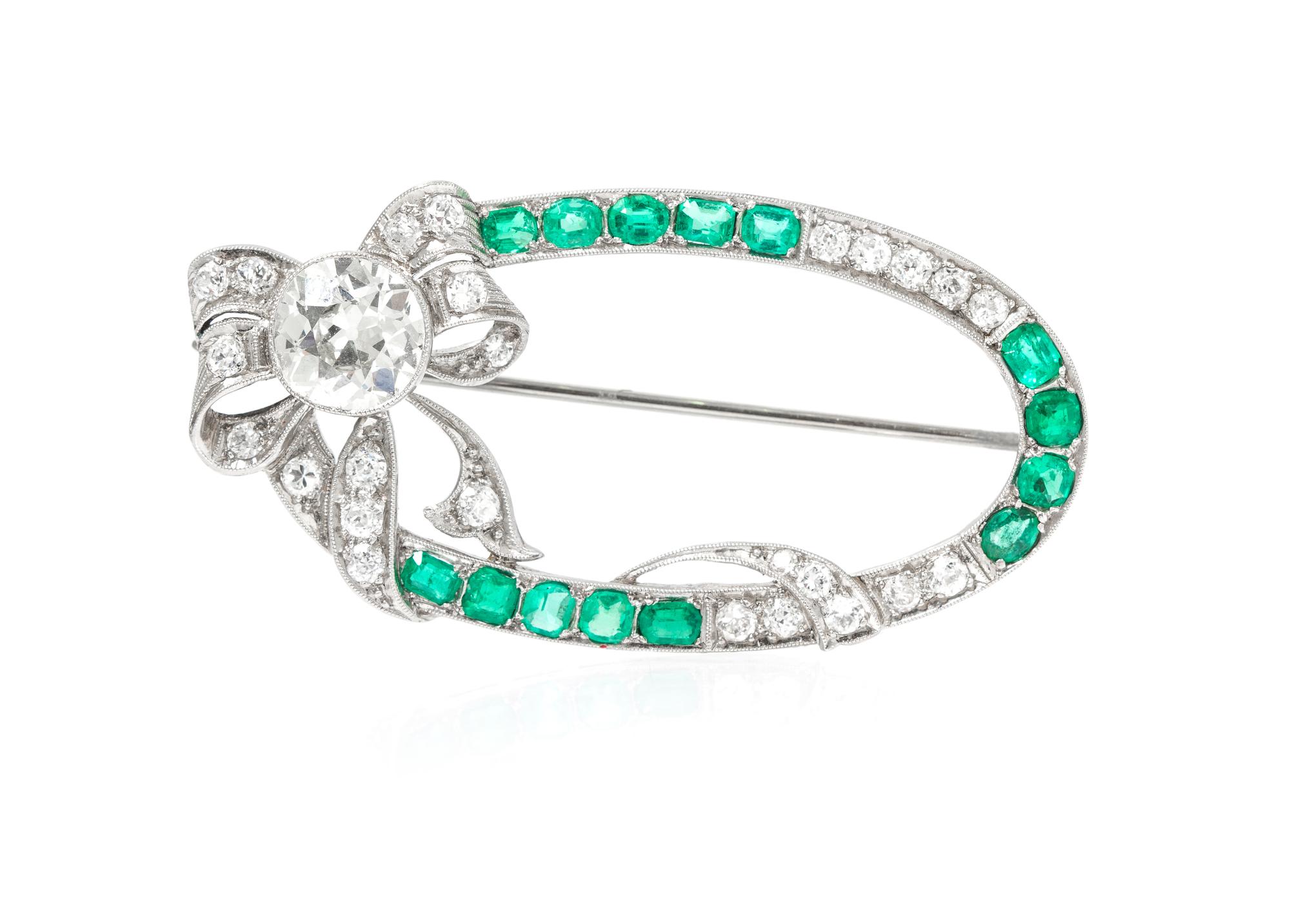An Edwardian Platinum, Diamond, and Emerald Brooch, 7.20 dwts.