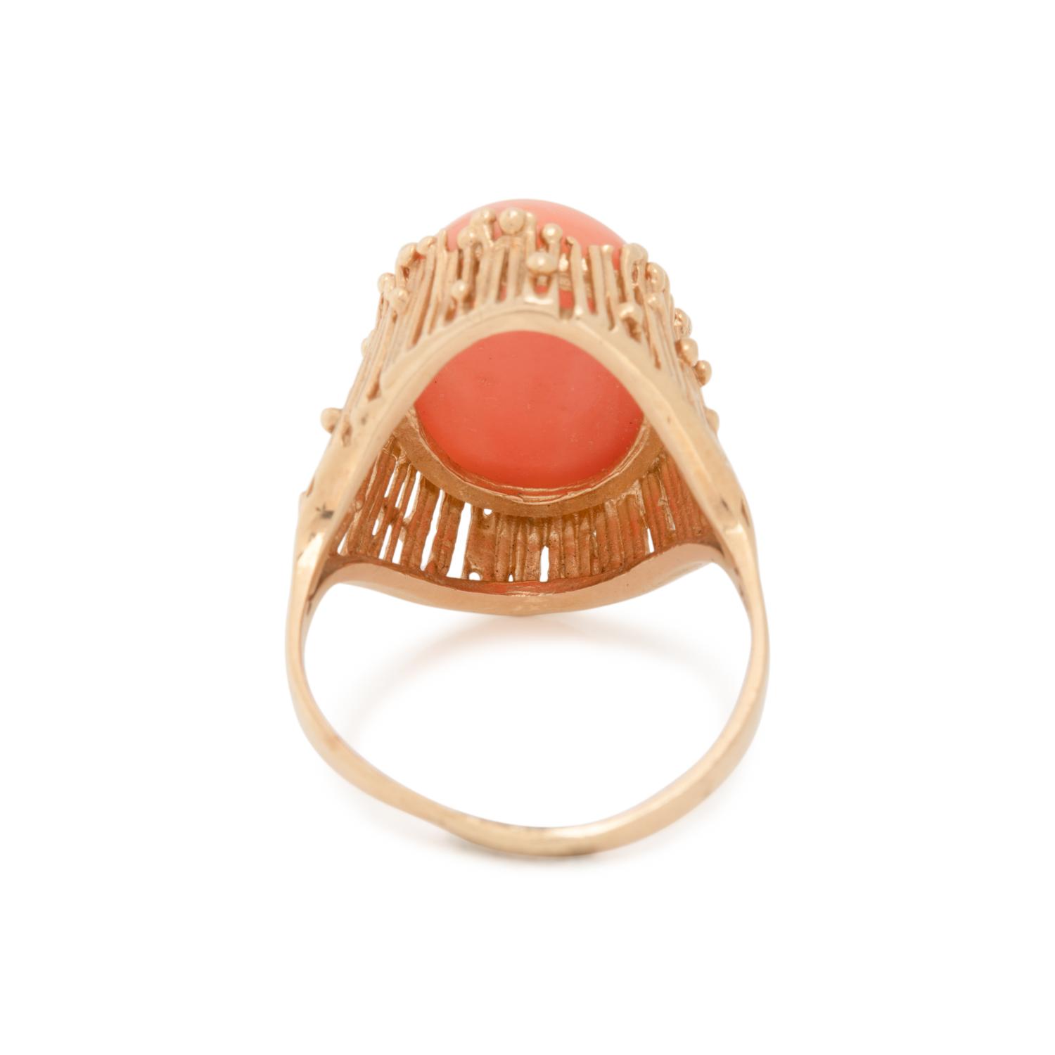 YELLOW GOLD AND CORAL RING