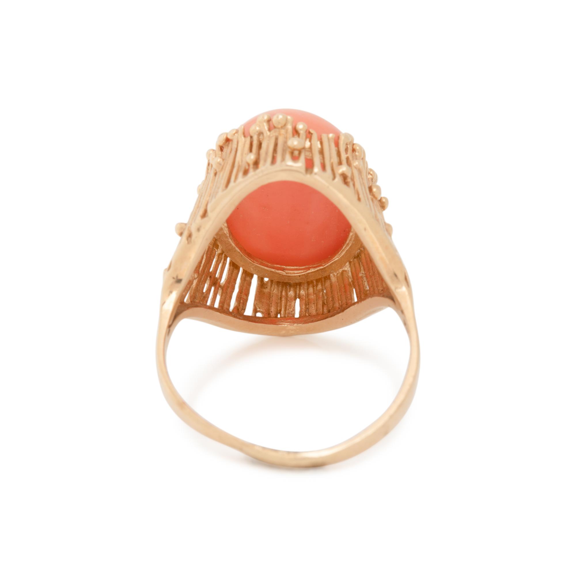 YELLOW GOLD AND CORAL RING
