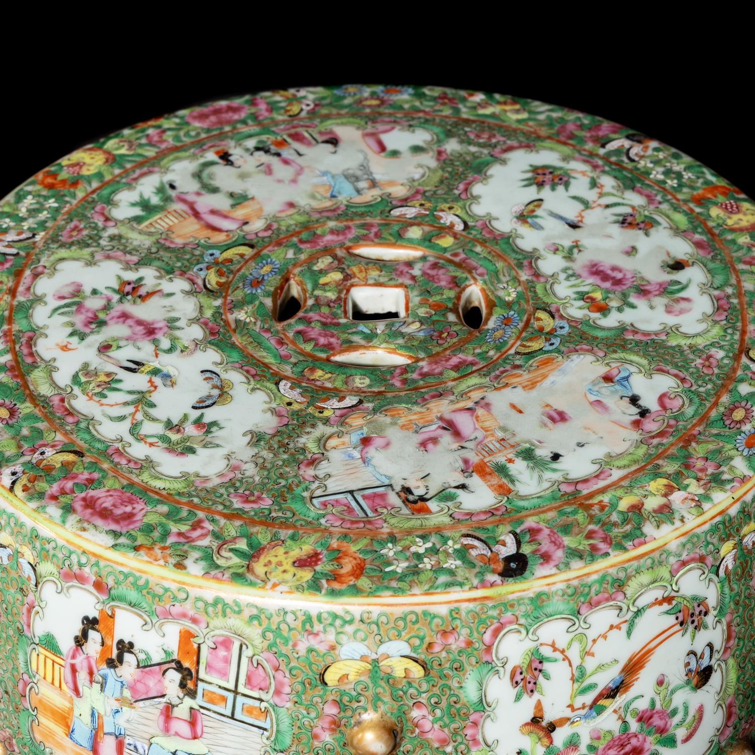 A Near Pair of Chinese Rose Medallion Garden Stools, Second Half 19th Century 清晚期 廣彩鼓凳兩隻