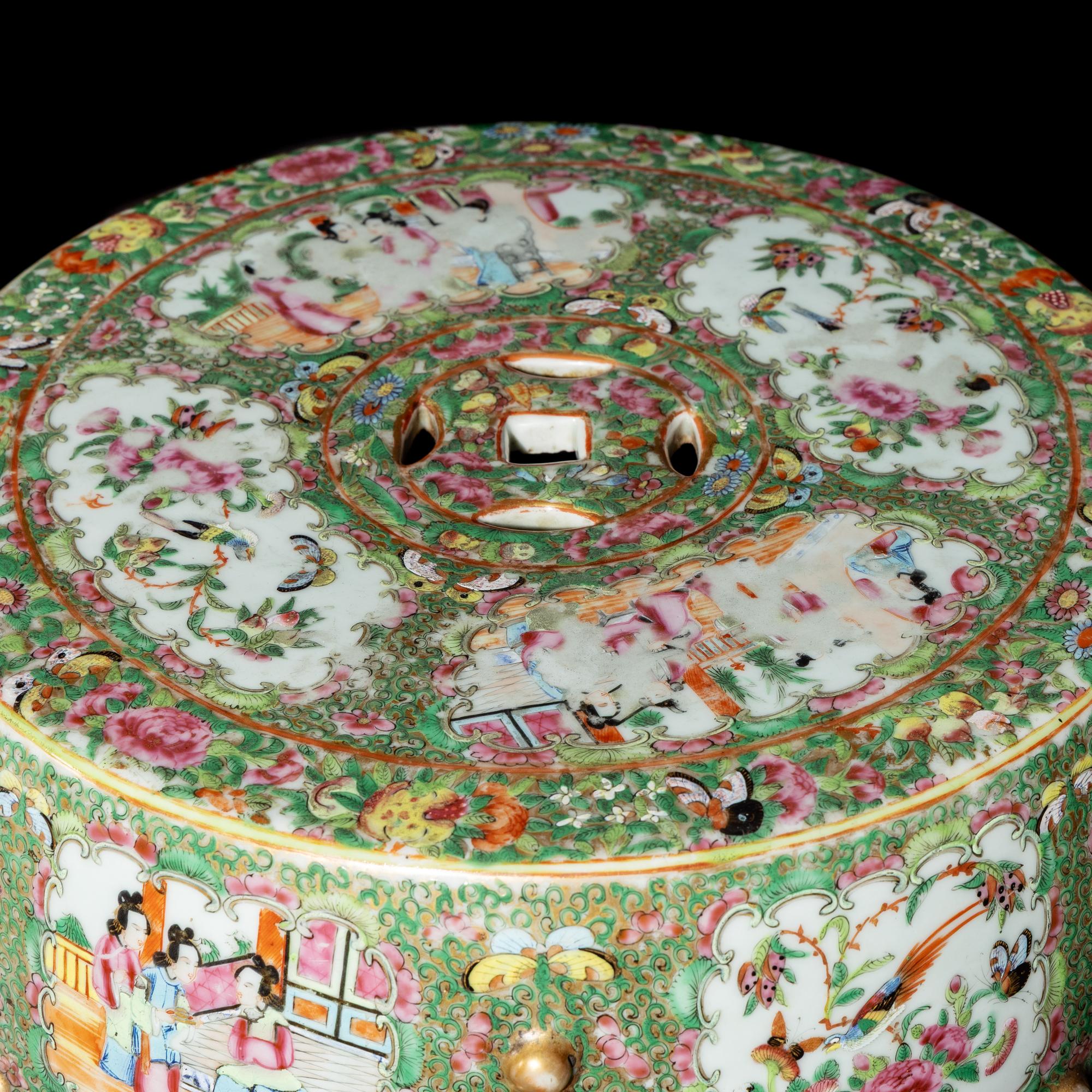 A Near Pair of Chinese Rose Medallion Garden Stools, Second Half 19th Century 清晚期 廣彩鼓凳兩隻
