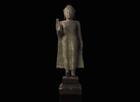 A Thai Lan Na style bronze figure of a standing Buddha, 18th century or earlier 泰國蘭納風格立佛 十八世紀或更早