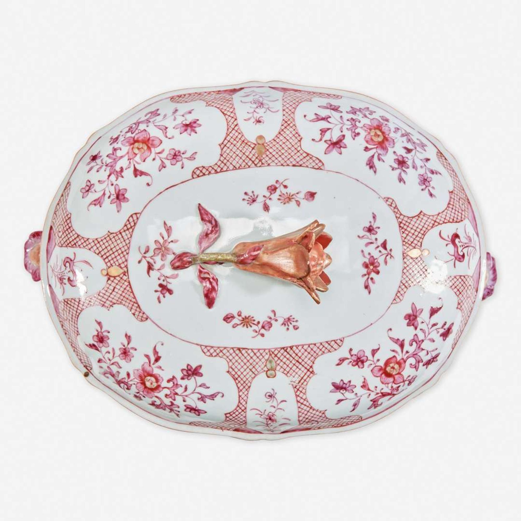 A Chinese Export Porcelain Puce-Decorated Tureen, Cover, and Stand Third quarter 18th century