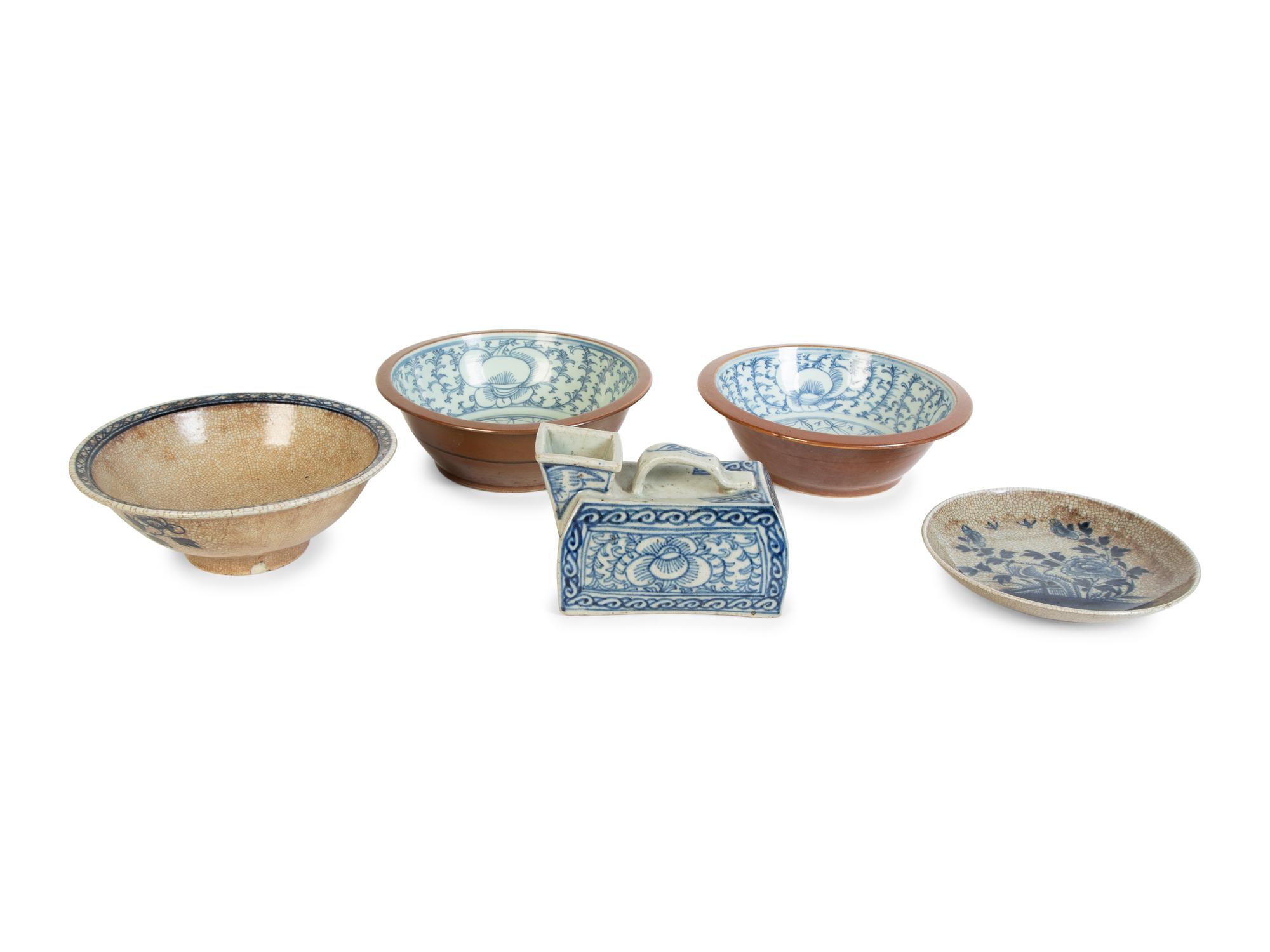 Three Chinese Porcelain Bowls, a Plate and a Water Carrier — 19TH CENTURY