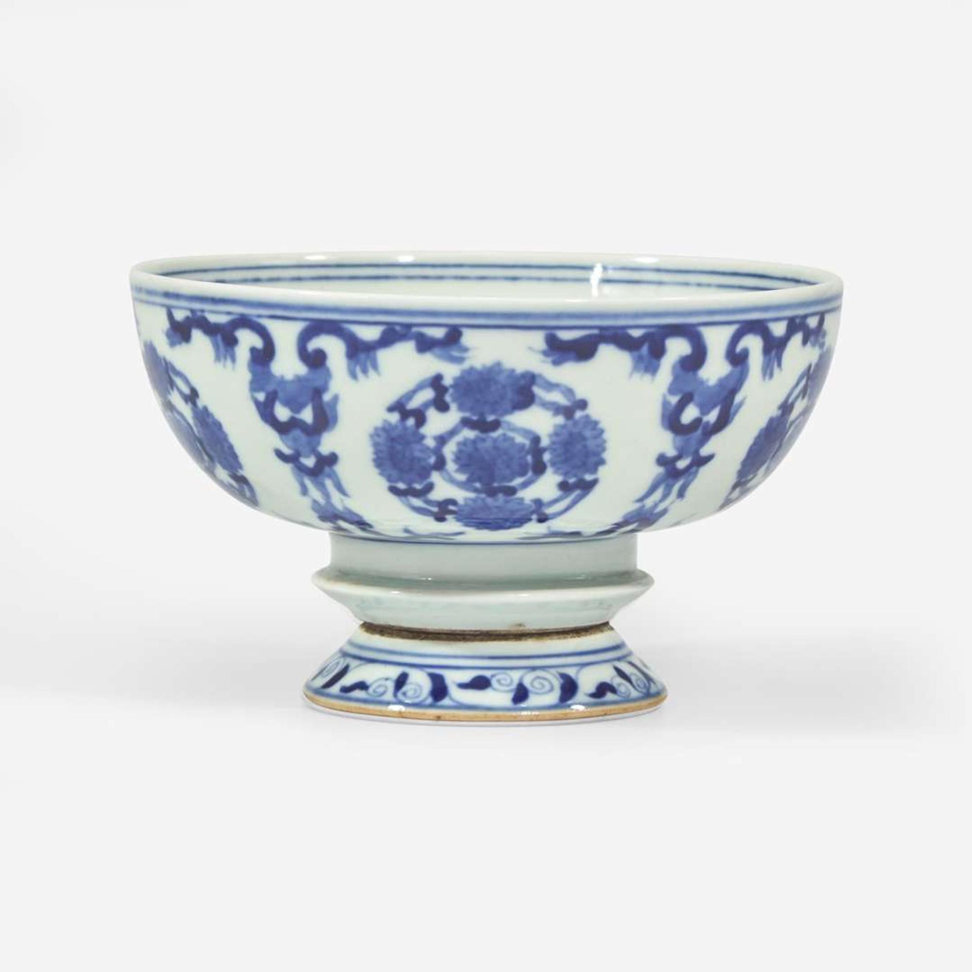 An unusual Chinese blue and white porcelain rotating footed bowl 青花转底碗 Kangxi marks but later ??? ????