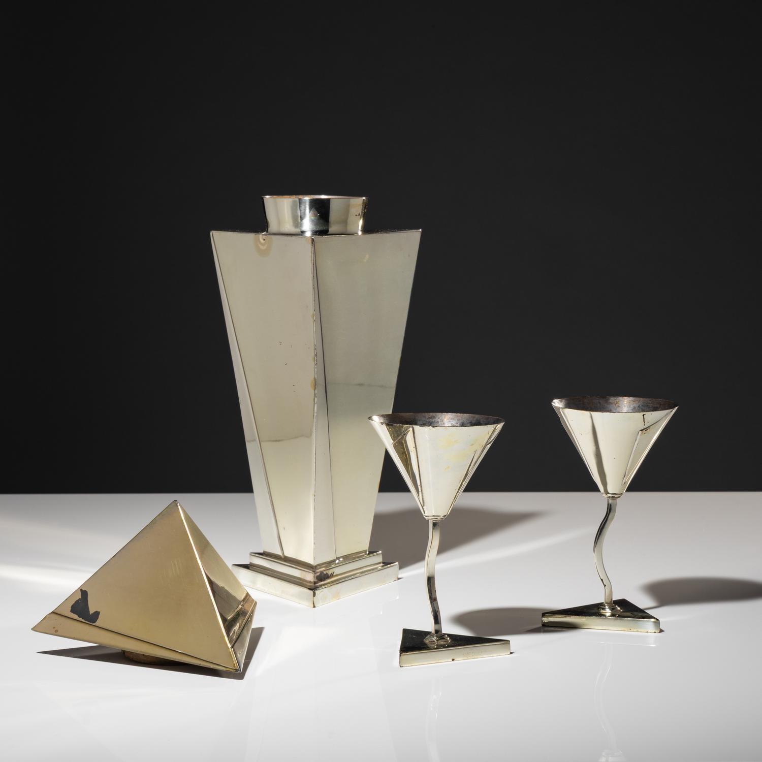 Cocktail shaker and two glasses E. and J. Brass Company, Germany / USA, 1929