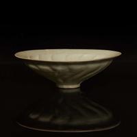 A Korean fluted celadon-glazed bowl 高麗青瓷螺旋紋盌 Goryeo dynasty, 14th century ?? ????