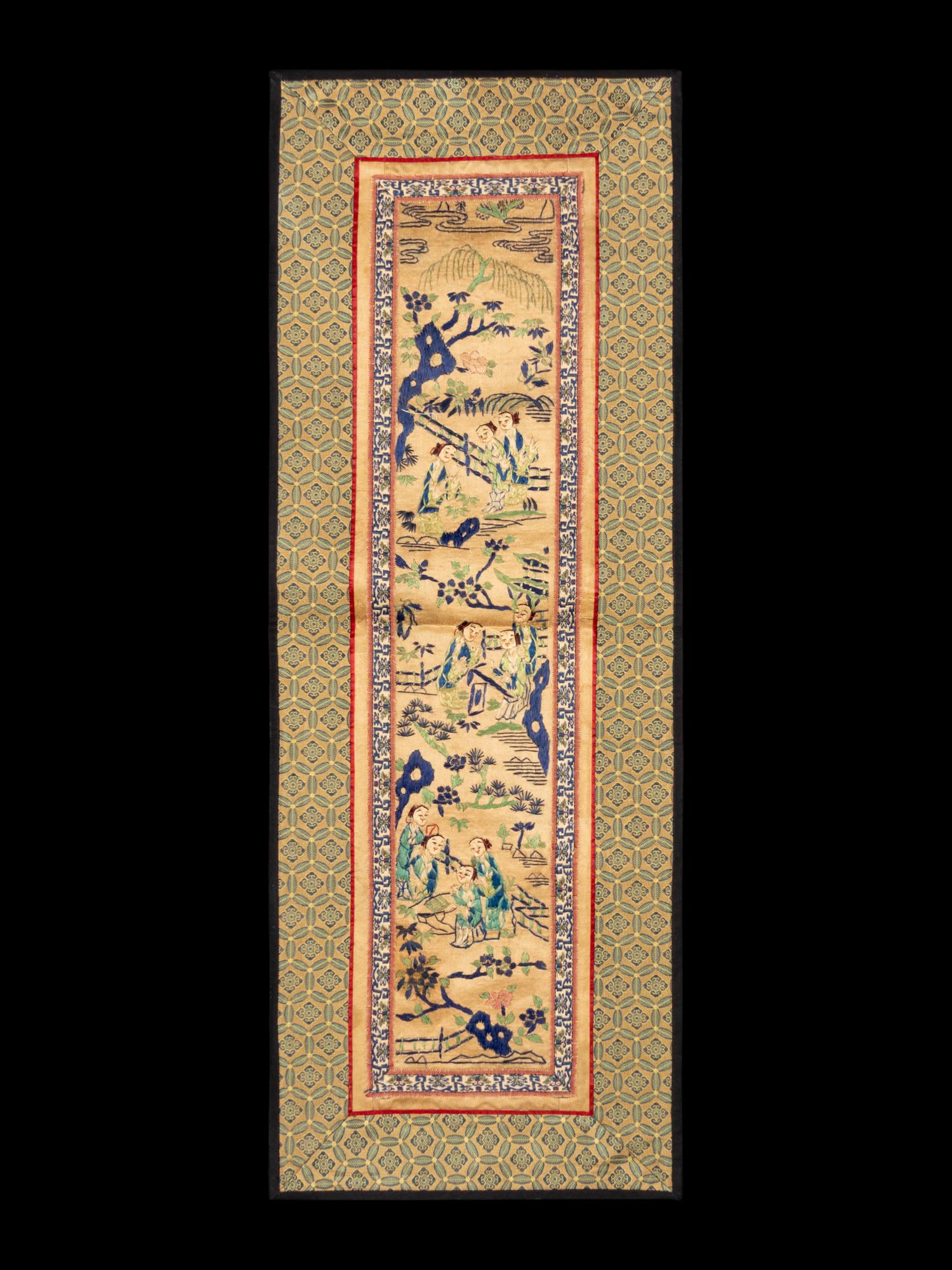 A Collection of 33 Chinese Embroidered Silk Panels 近代 綉片33幅