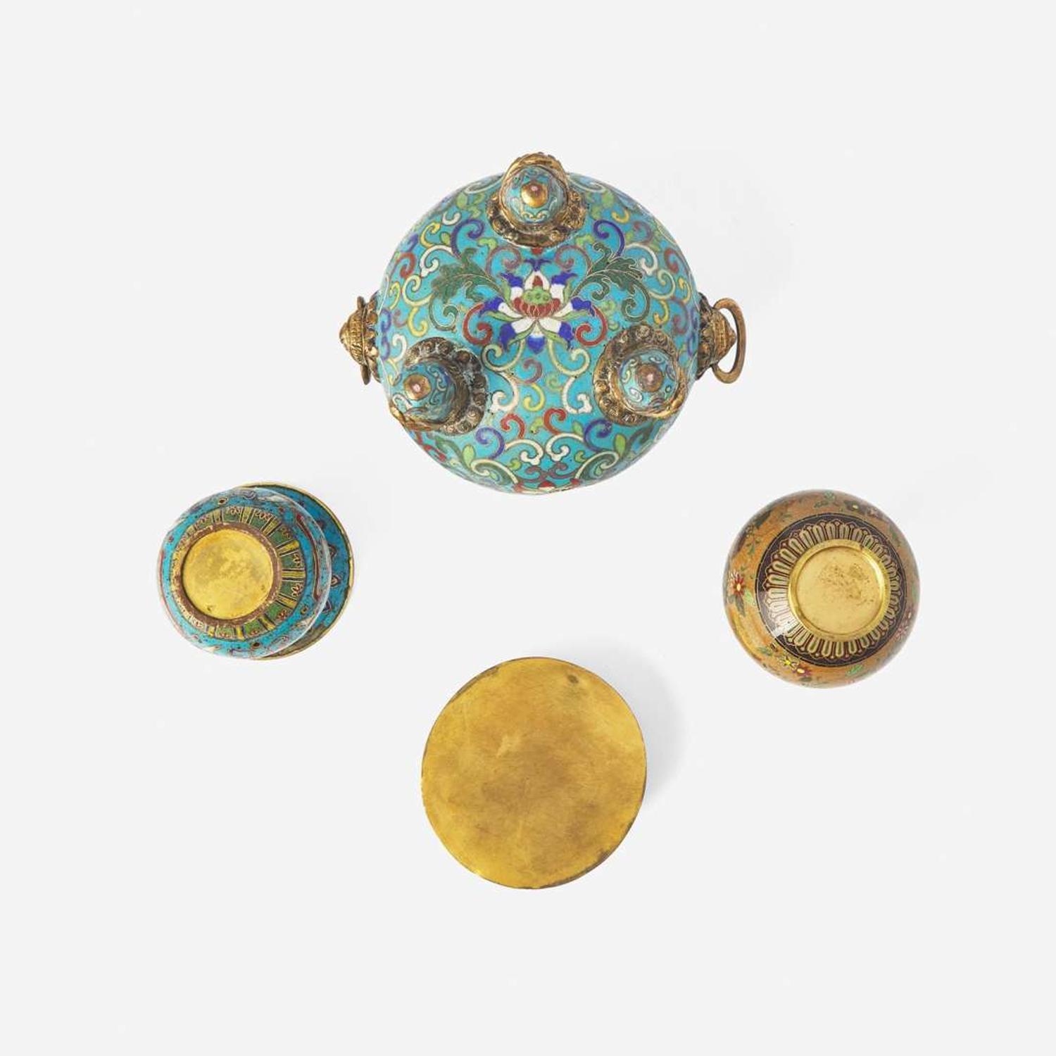 A group of four Chinese and Japanese cloisonné items 古中國日本景泰藍一組四件 Qianlong period to late 19th century ????????