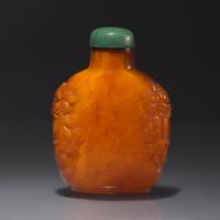 A Chinese Carved Amber Snuff Bottle, Qing Dynasty, Late 18th Century — 清中期 琥珀鋪首啣環耳鼻煙壺