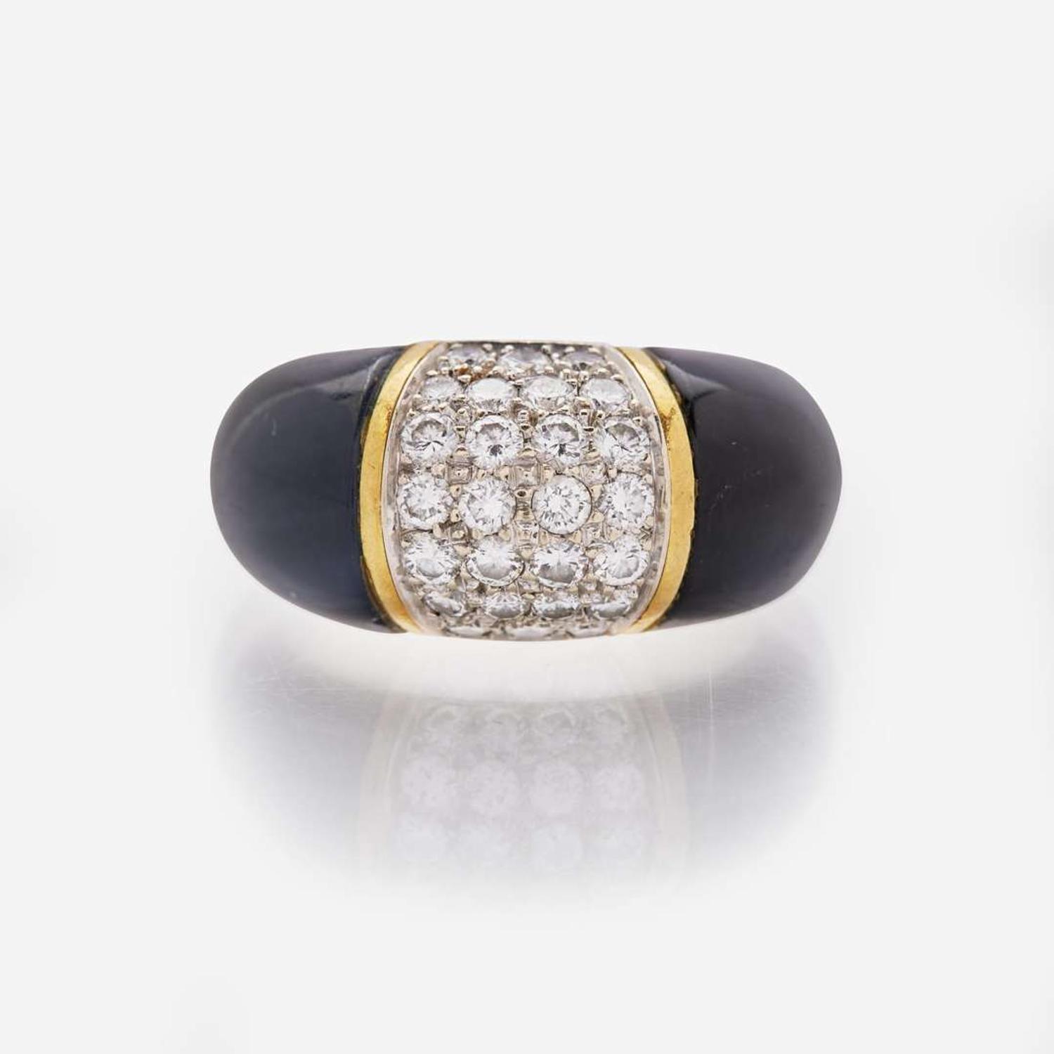 An 18K Yellow Gold, Onyx, and Diamond Ring