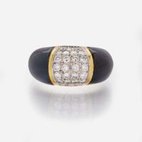 An 18K Yellow Gold, Onyx, and Diamond Ring