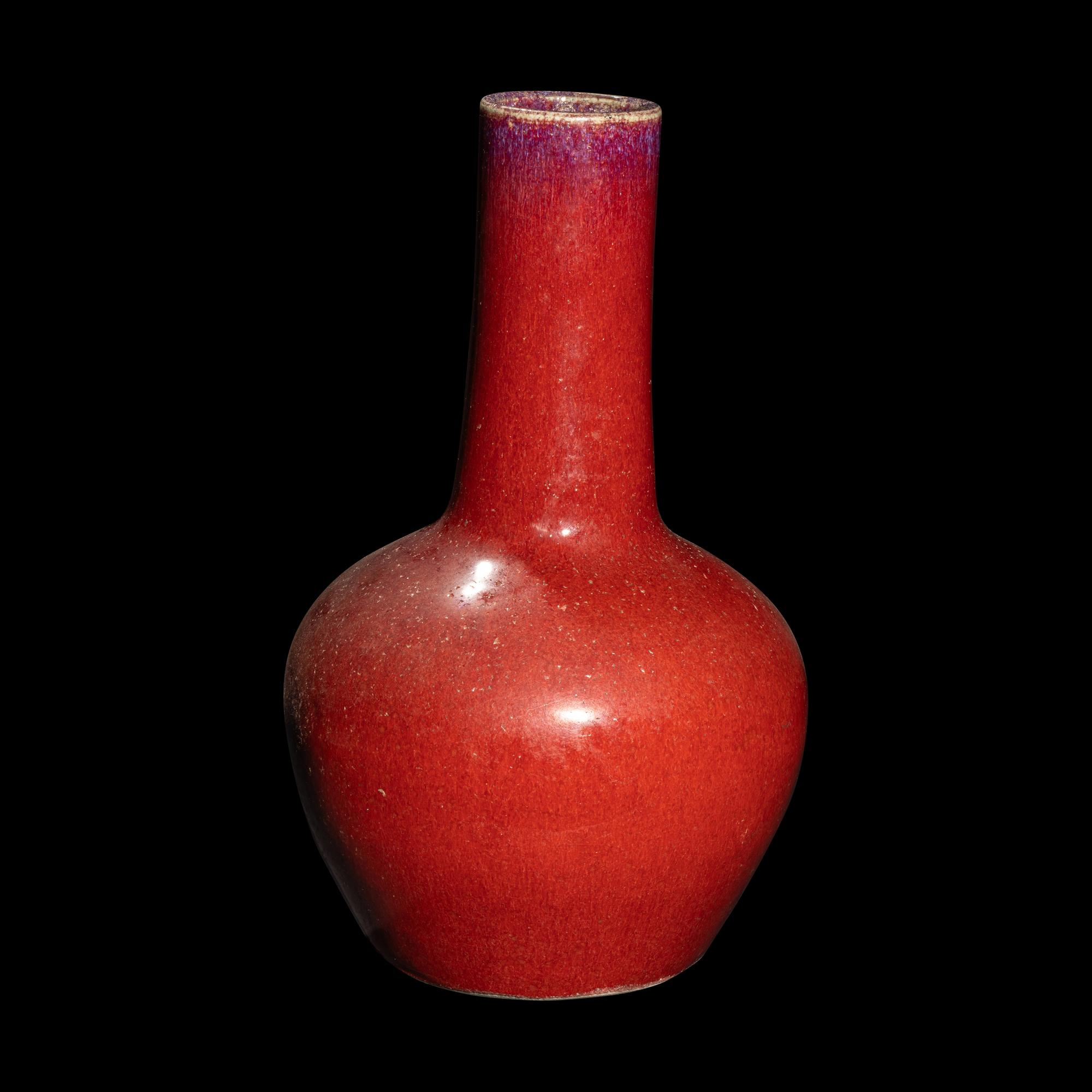 A Chinese Sang-de-Boeuf Glazed Porcelain Bottle Vase, 19th Century 清晚期 寶石紅釉賞瓶