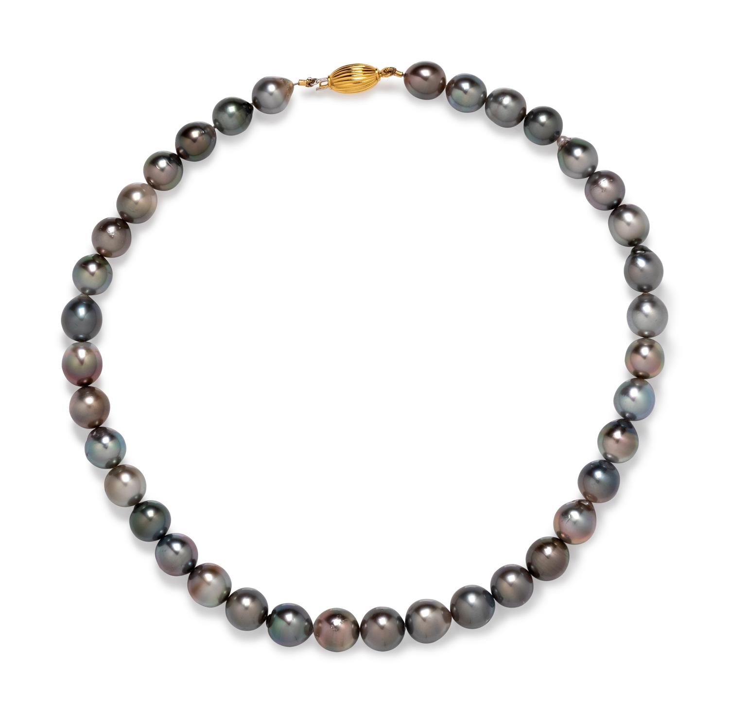 An 18 Karat Yellow Gold and Cultured Tahitian Pearl Necklace,