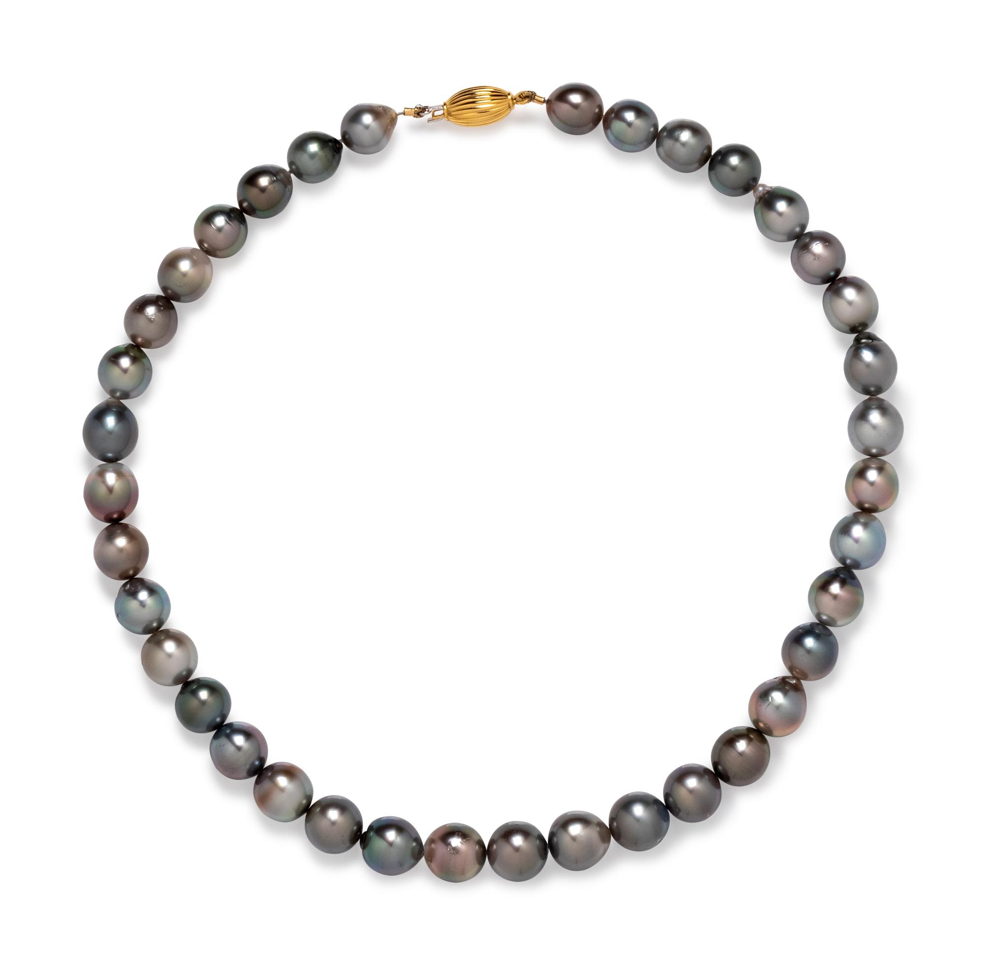 An 18 Karat Yellow Gold and Cultured Tahitian Pearl Necklace,