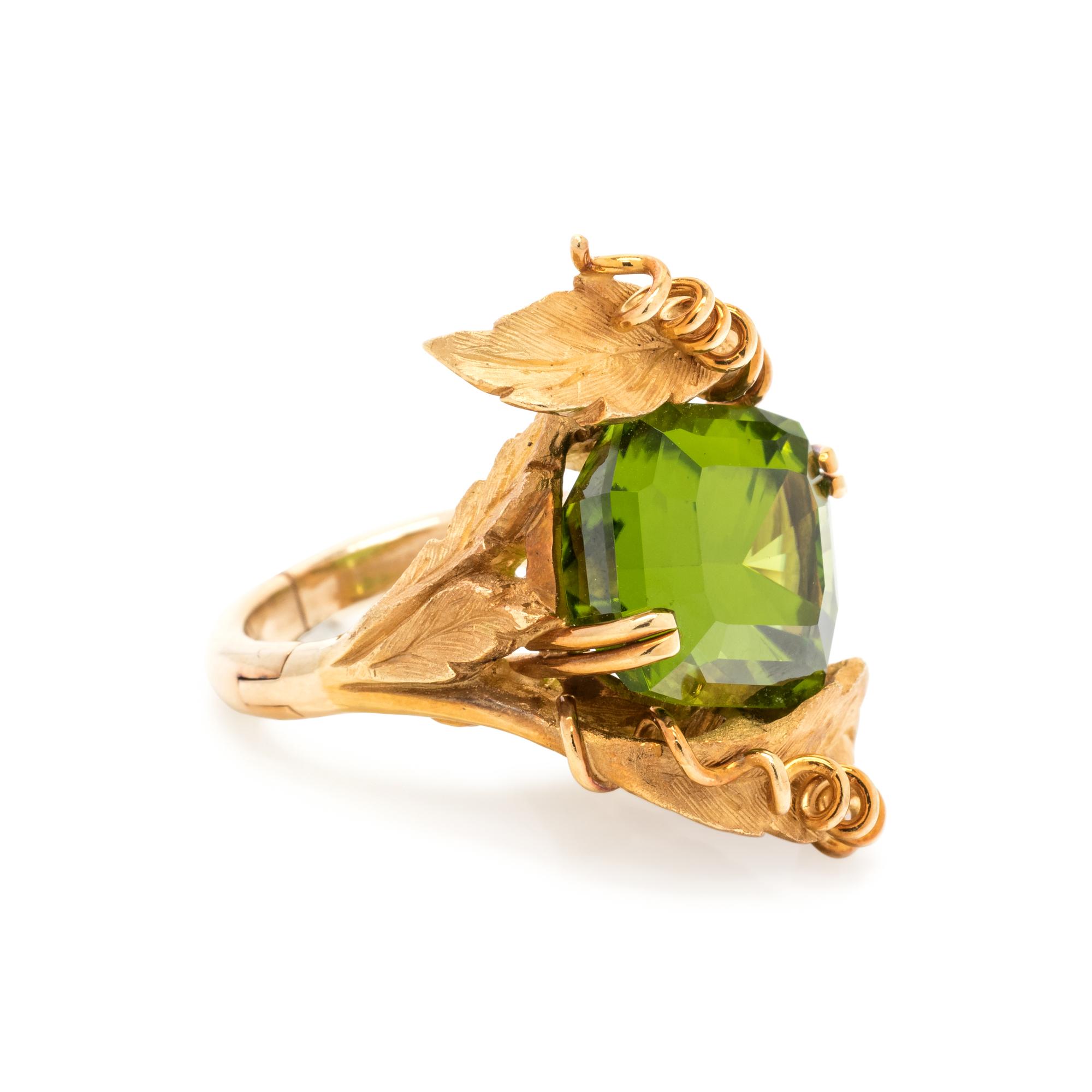 YELLOW GOLD AND PERIDOT RING