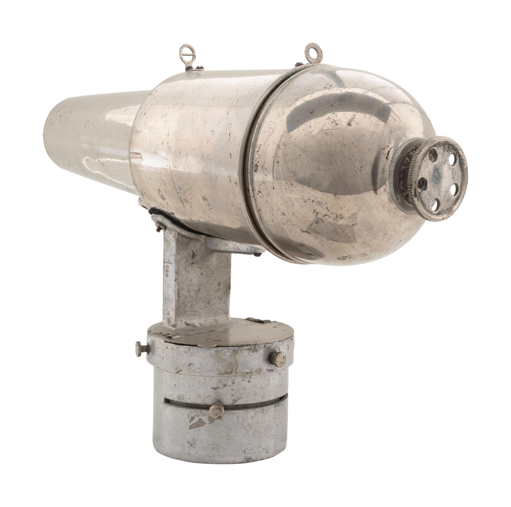 [CAMERAS]. Wonder Automatic Cannon Photo Button Machine.