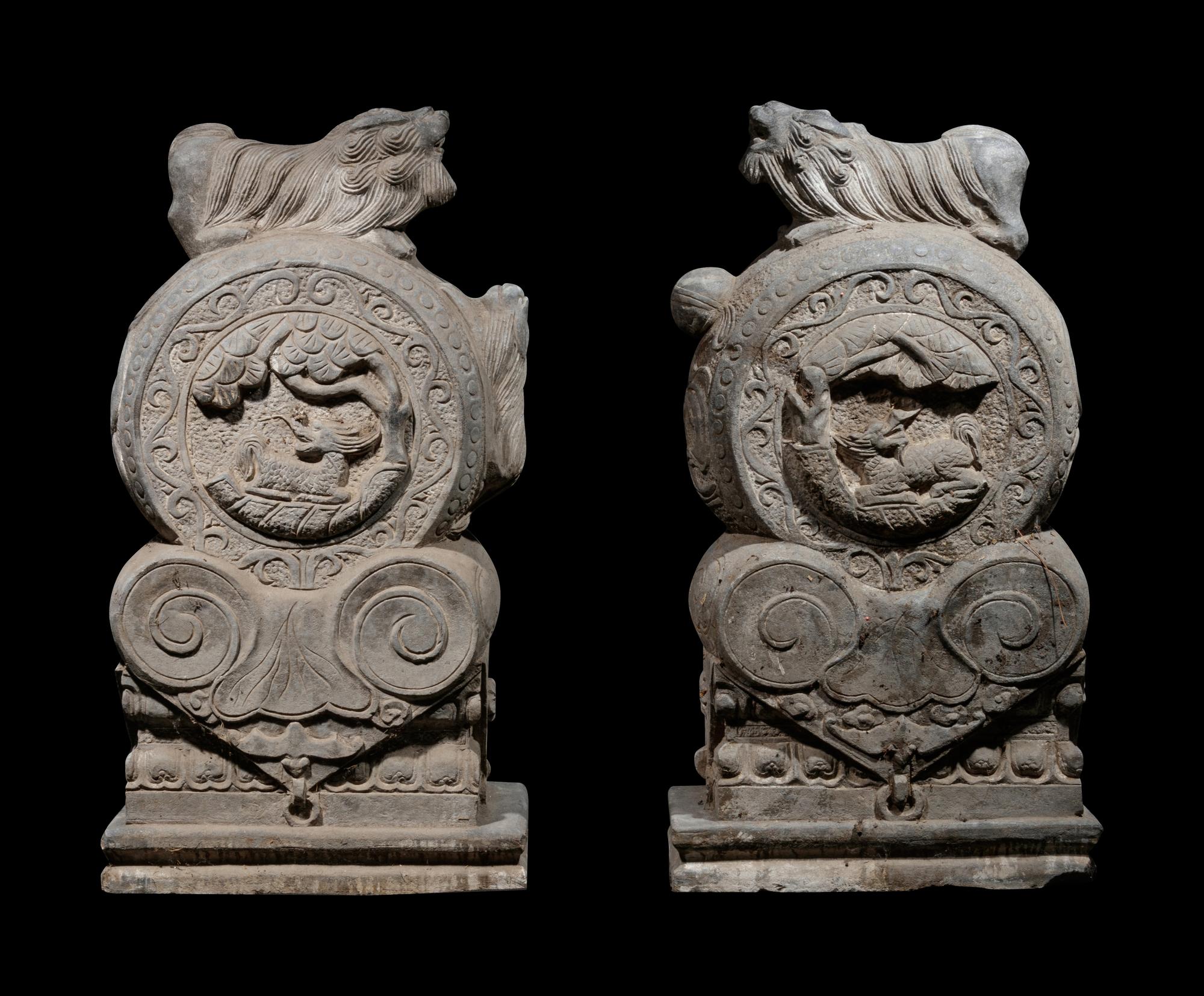 A Pair of Bearing Stones, Menzhenshi