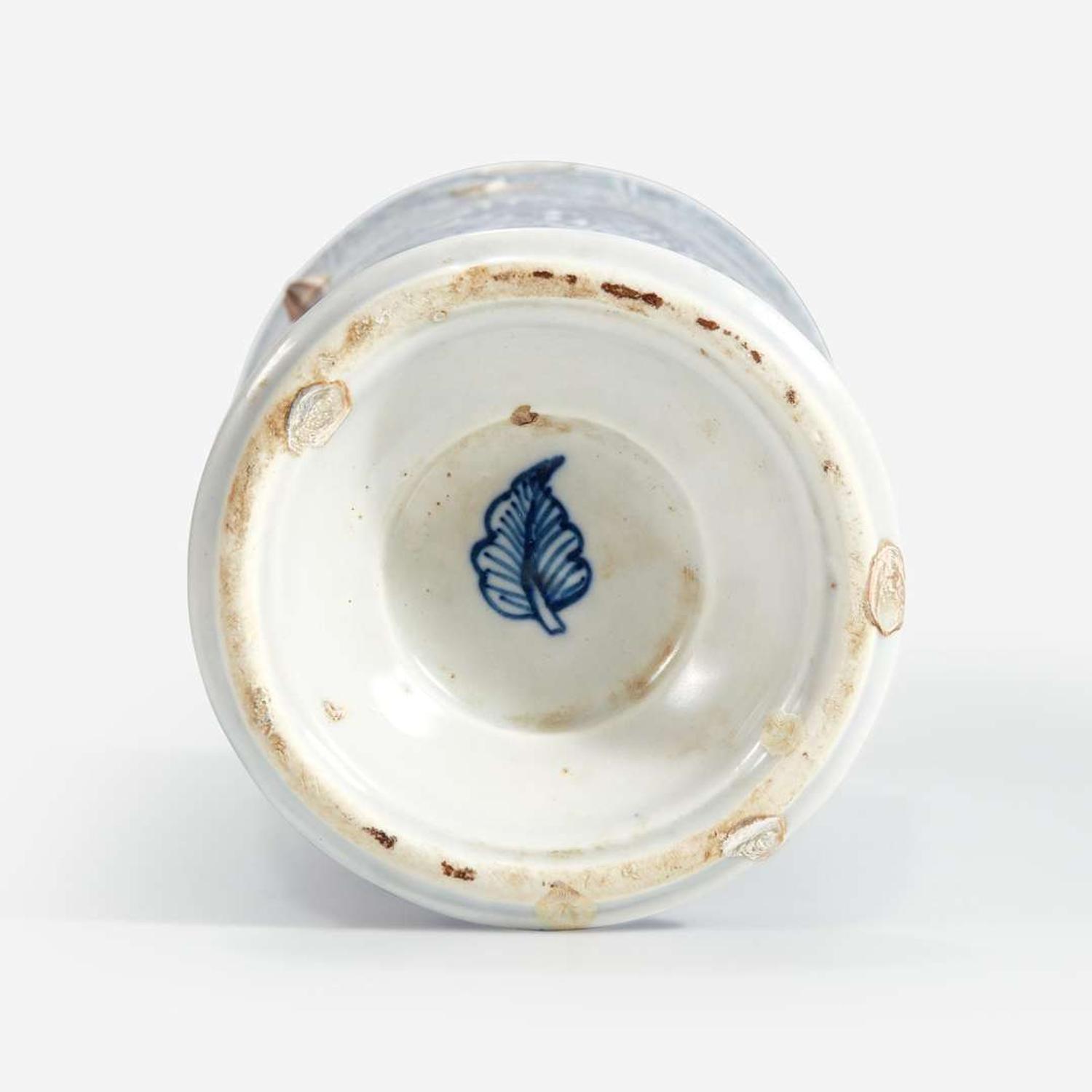 A Chinese blue and white porcelain beaker vase and cover Kangxi period