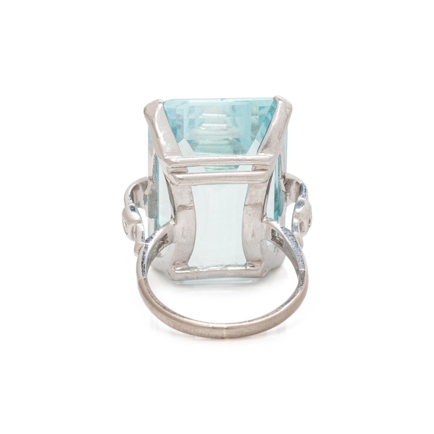 AQUAMARINE AND DIAMOND RING