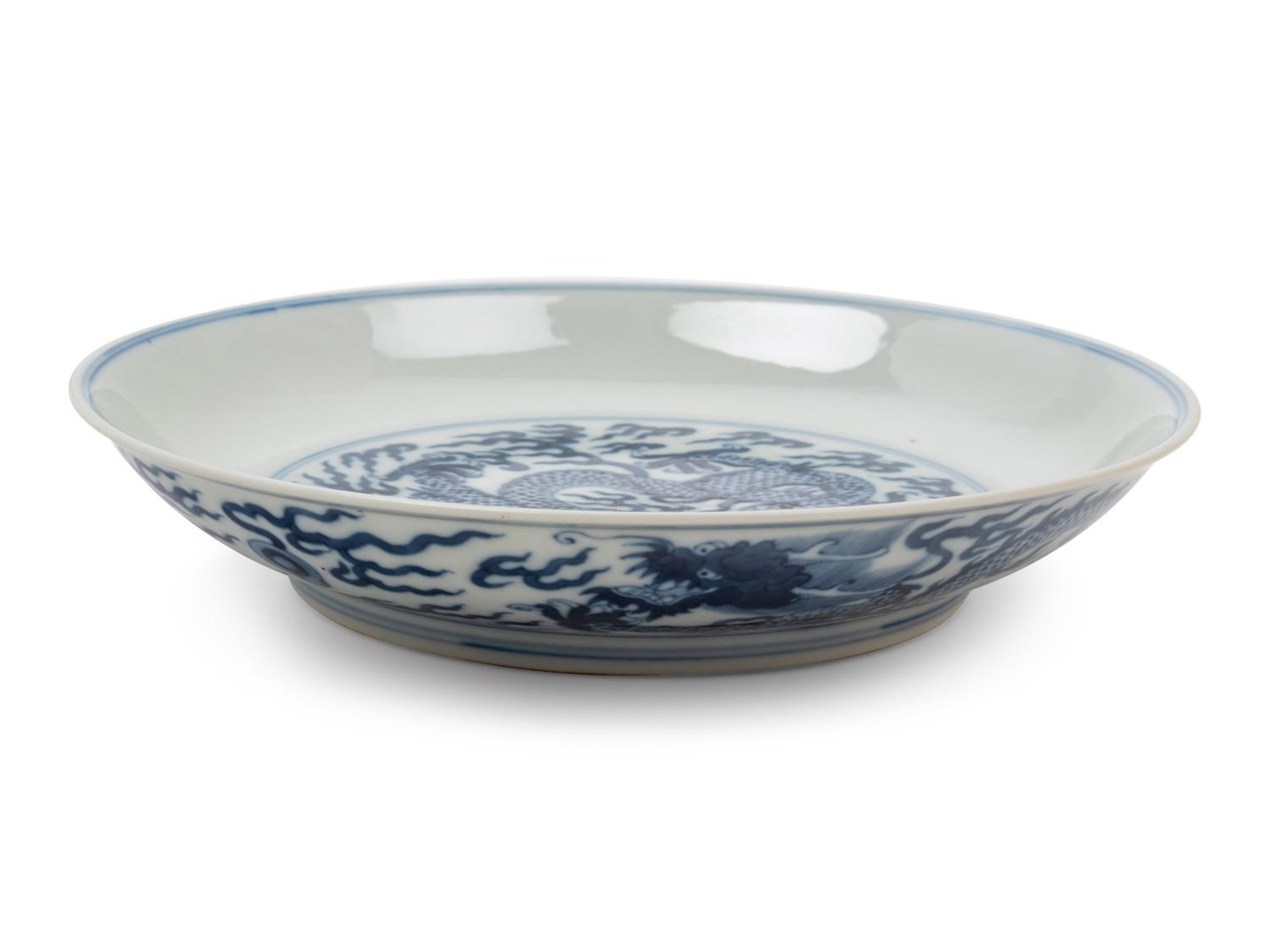A Blue and White Porcelain 'Dragon' Dish