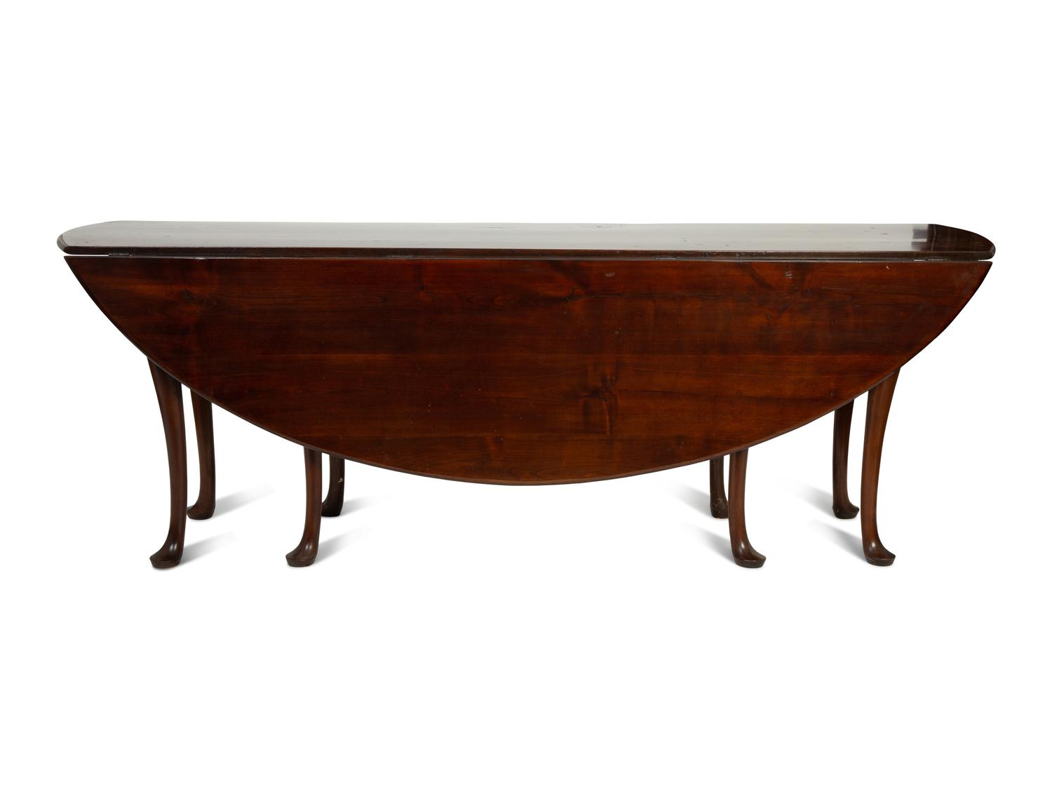 A Queen Anne Style Mahogany Gate-Leg Drop Leaf Dining Table — 20TH CENTURY