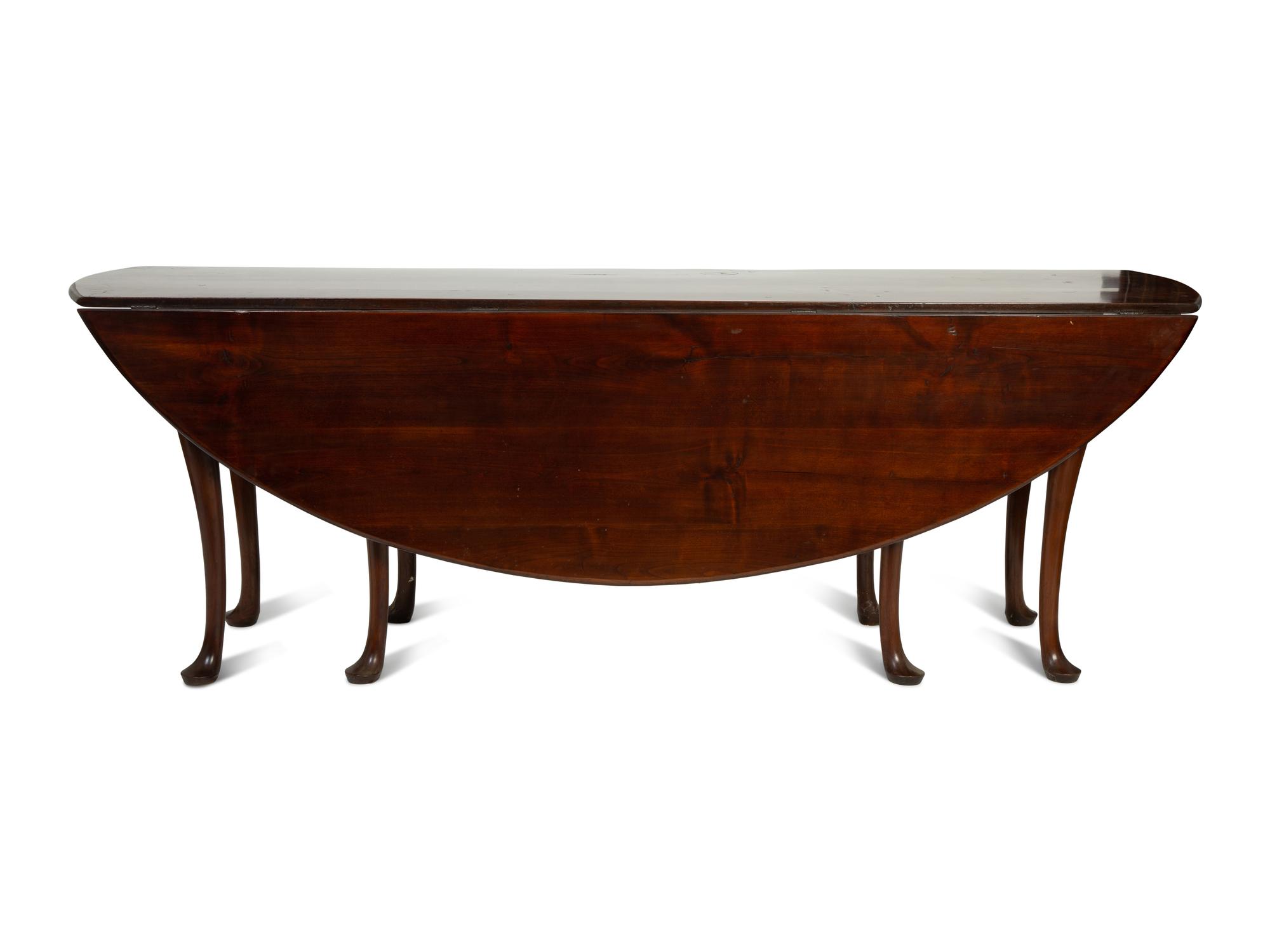 A Queen Anne Style Mahogany Gate-Leg Drop Leaf Dining Table — 20TH CENTURY