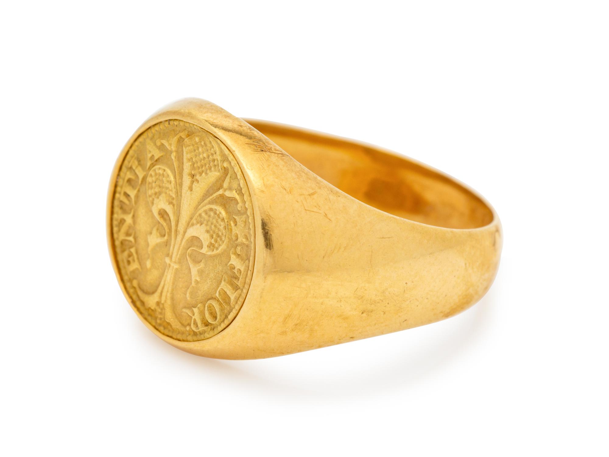 An 18 Karat Yellow Gold Ring, Italian,
