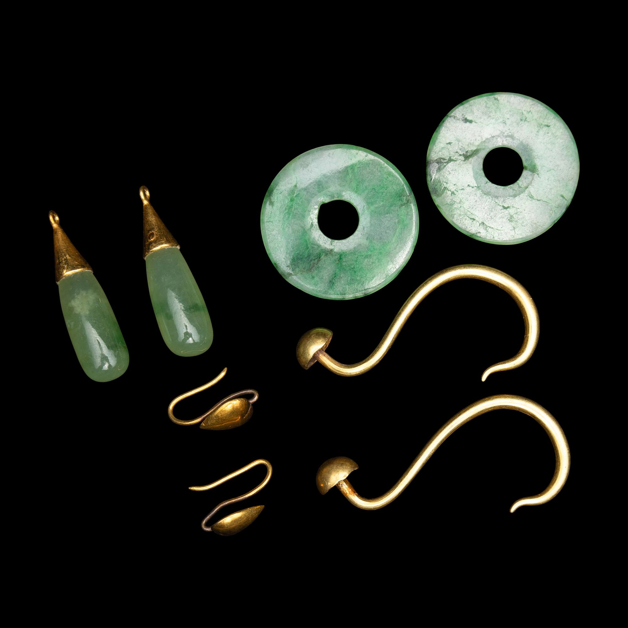 Three Pairs of Chinese Jade and Jadeite Earrings, Qing Dynasty and later 清及以後 金玉耳墜三對