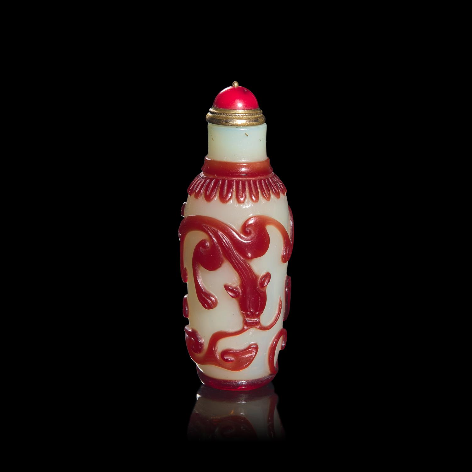 A Chinese Ruby Overlaid Cylindrical Glass Snuff Bottle