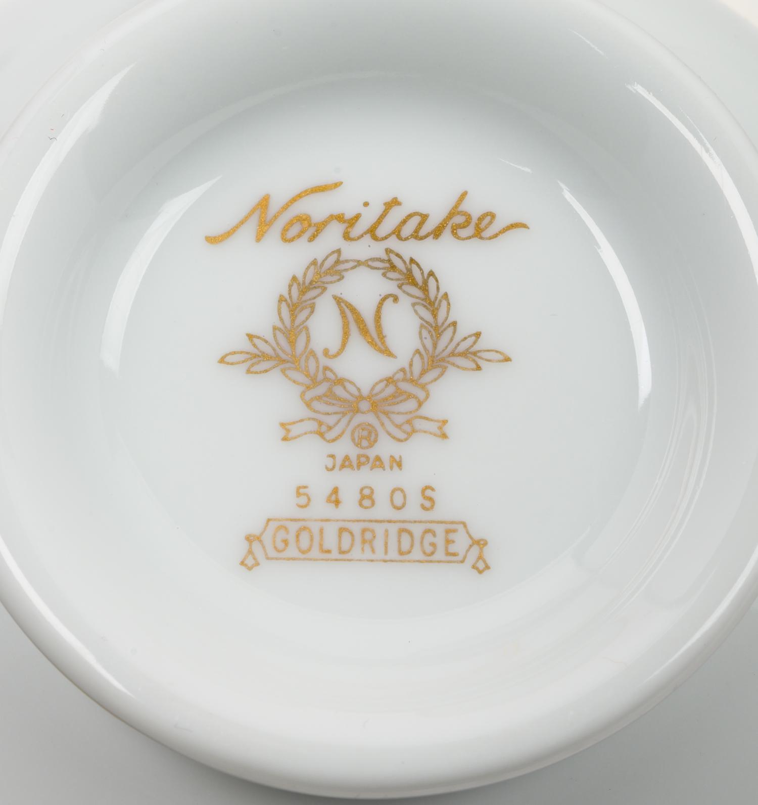 A Noritake Goldridge Porcelain Dinner Service