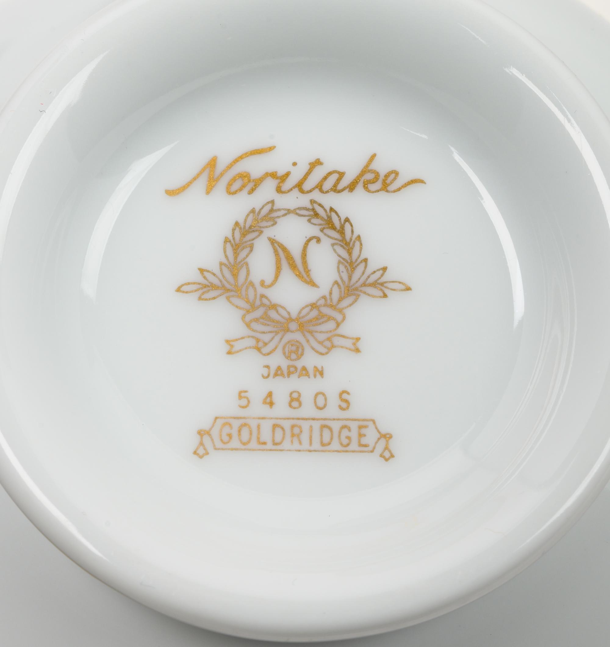 A Noritake Goldridge Porcelain Dinner Service