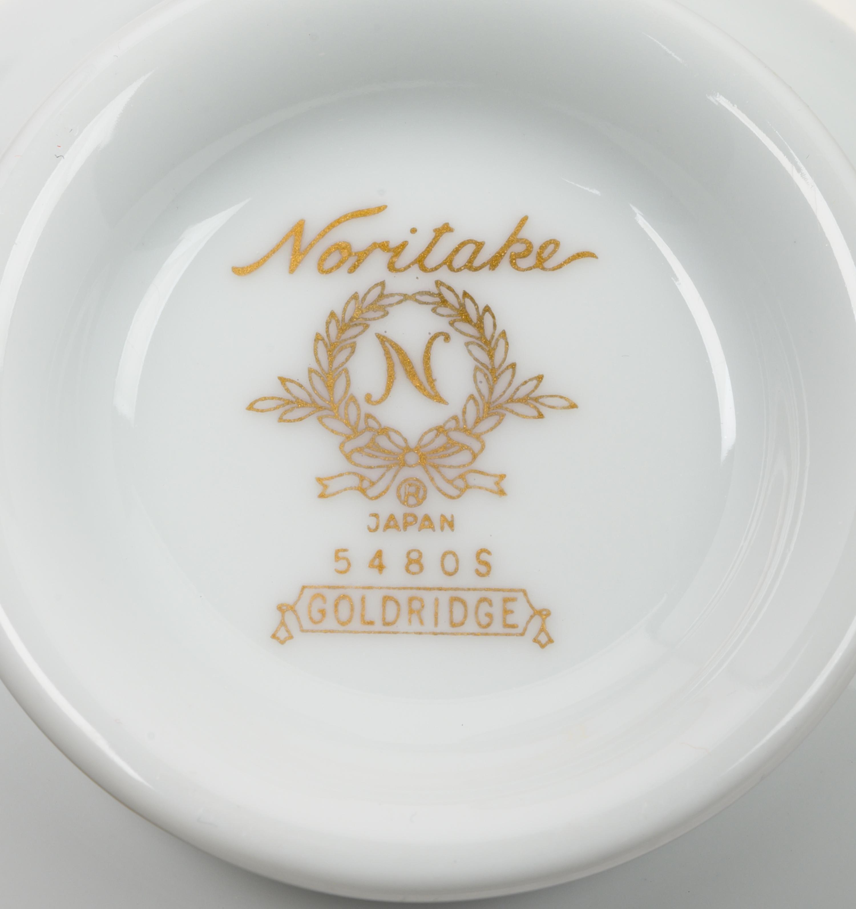 A Noritake Goldridge Porcelain Dinner Service