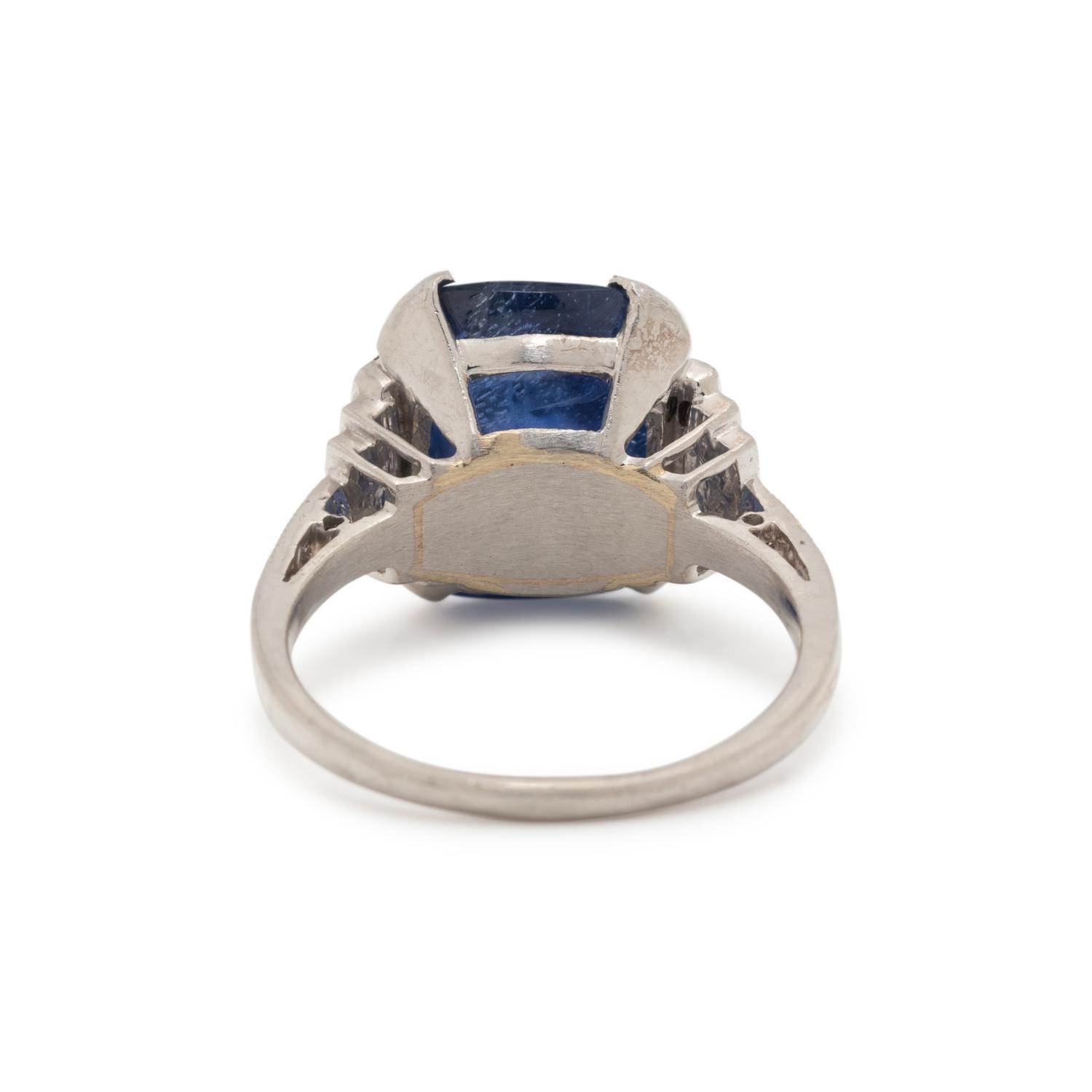ART DECO, SAPPHIRE AND DIAMOND RING