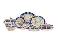 A Chinese Export Porcelain Dinner Service