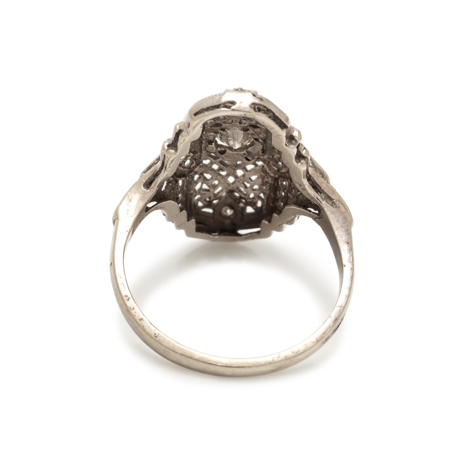 WHITE GOLD AND DIAMOND RING