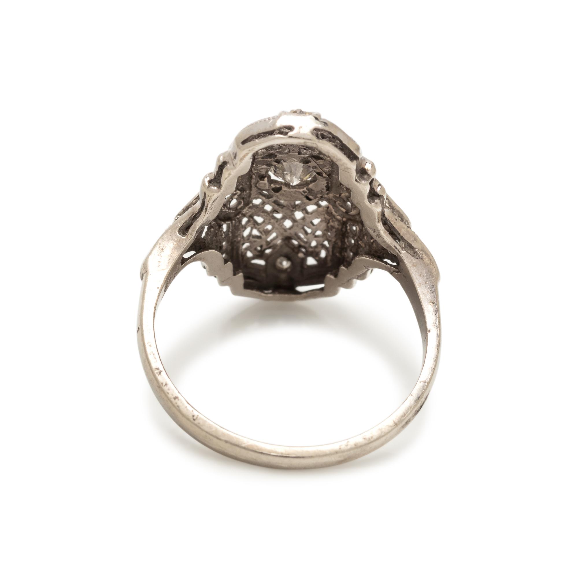 WHITE GOLD AND DIAMOND RING