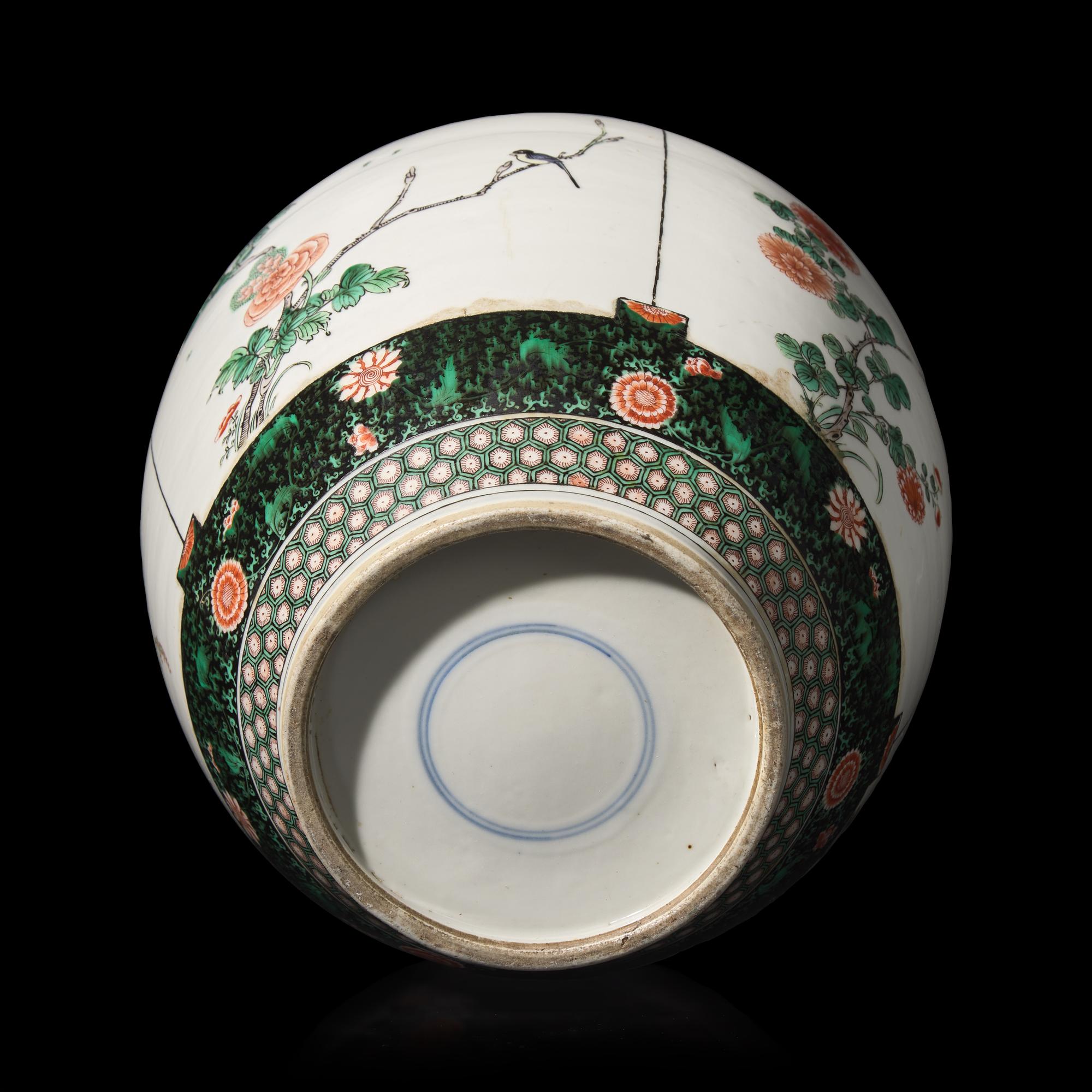 A Chinese Famille Verte Porcelain Jar, 19th Century 晚清 素三彩花卉纹罐