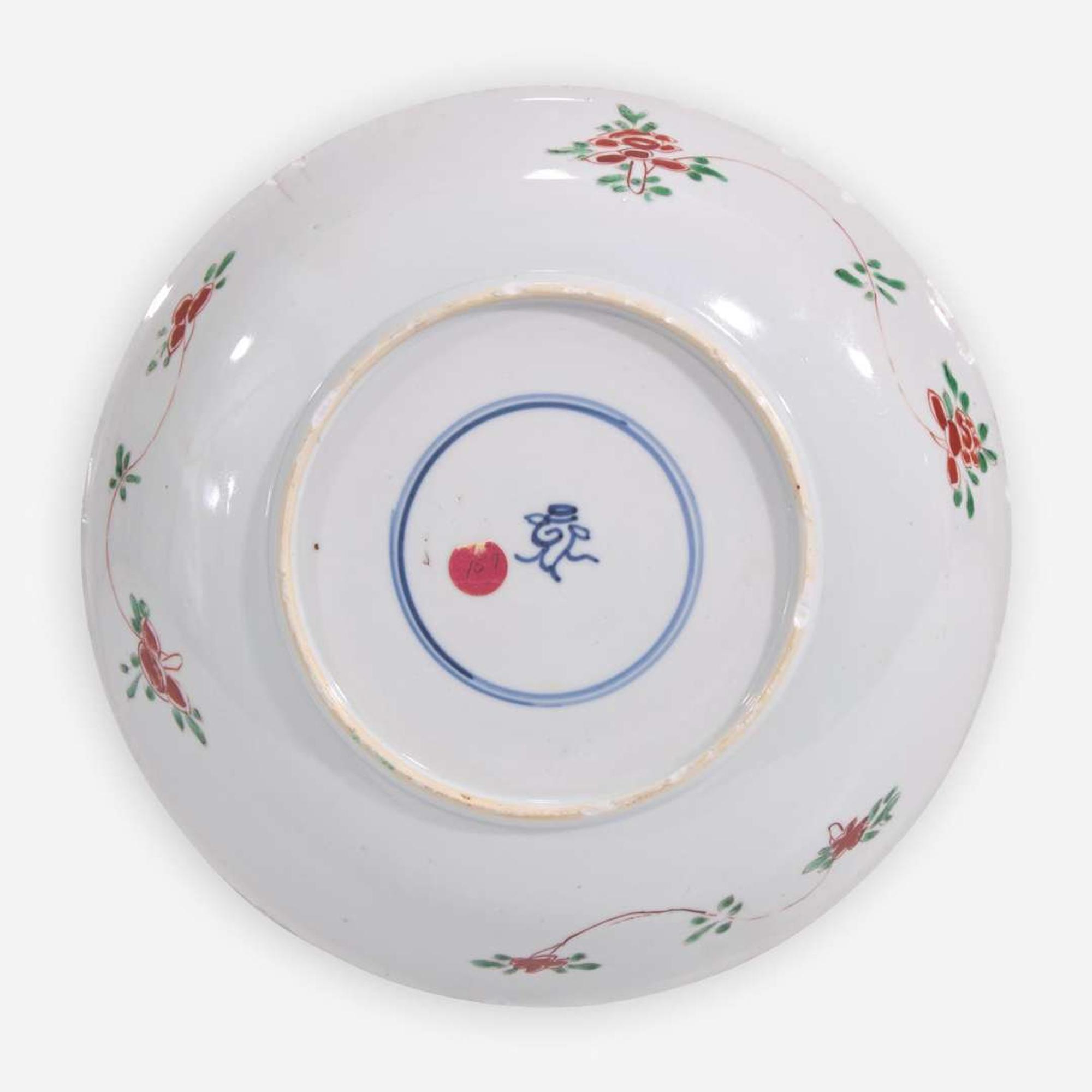 A Chinese famille verte-decorated porcelain "Butterflies" dish 五彩蝴碟盘 Kangxi period ???